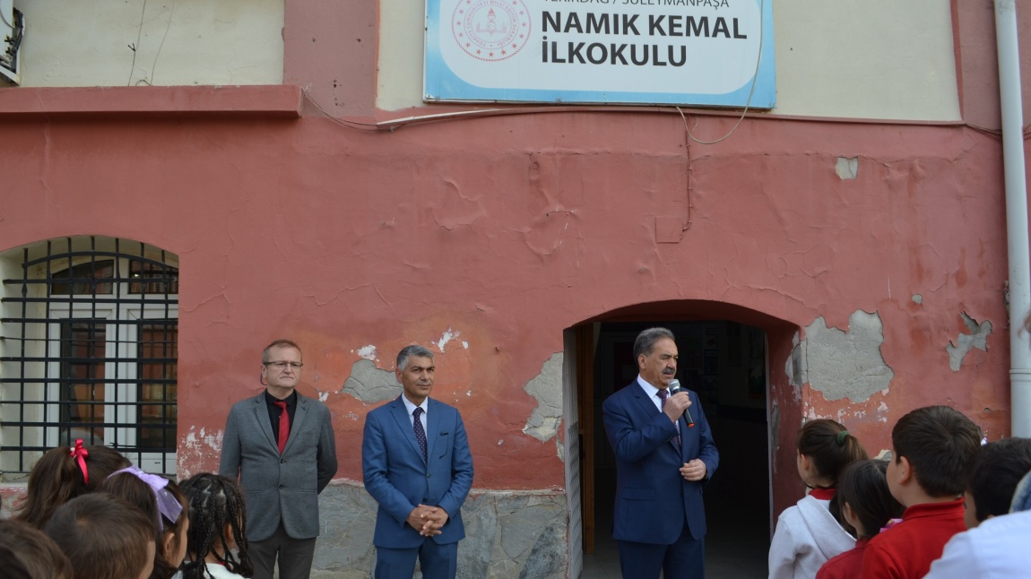 İLÇE KAYMAKAMIMIZ SAYIN MUSTAFA GÜLER OKULUMUZU ZİYARET ETMİŞLERDİR.